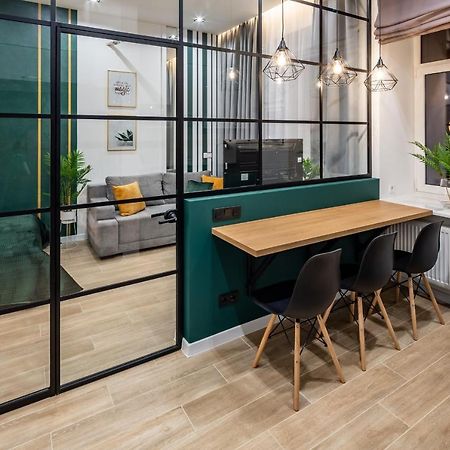 Emerald Lux Apartment. LiveinЛвив Екстериор снимка